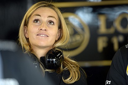 Carmen Jorda most üzletiesen nyomja - ez is jól áll neki!