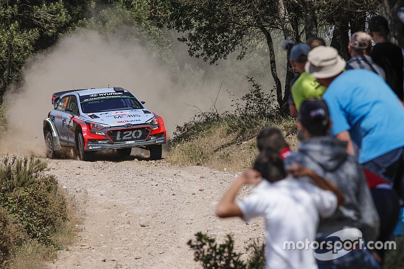 WRC Italia: Neuville masih memimpin, Latvala mendekat
