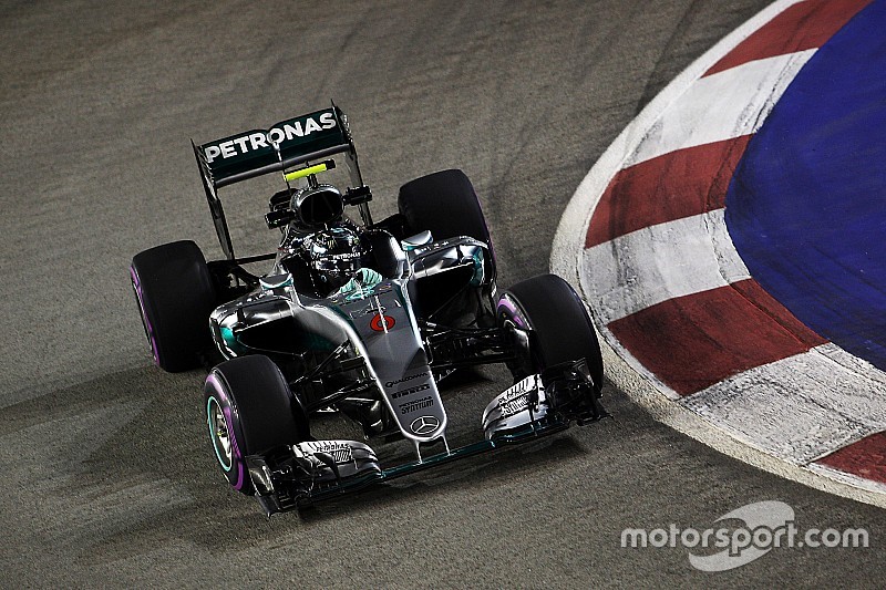 Rosberg snelste in tweede training Singapore, Verstappen derde