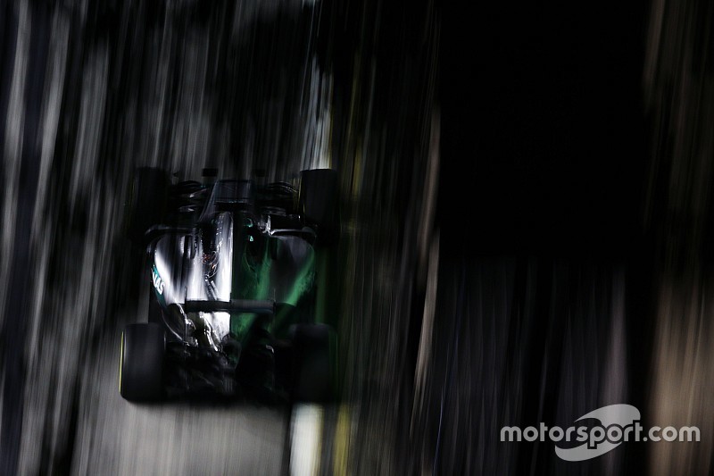 Rosberg in pole a Singapore: sono 29 come Fangio. Vettel è ultimo!