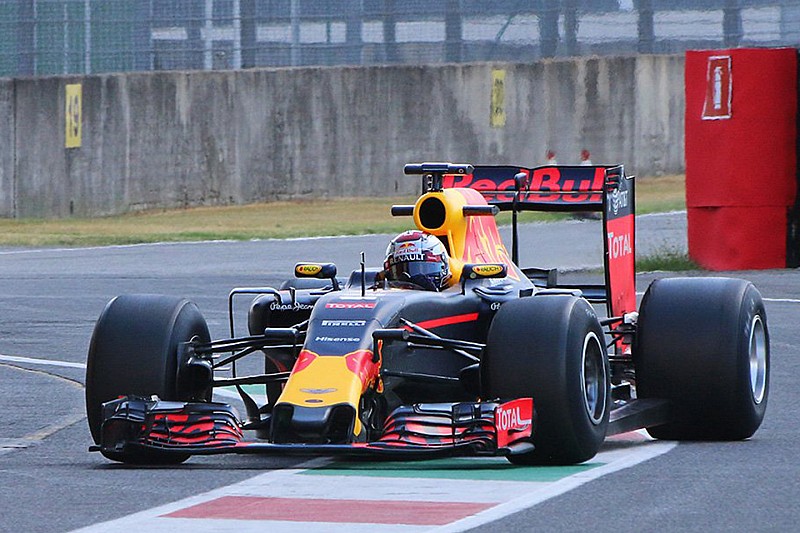 Pirelli: команди не забезпечують притискну силу для шин 2017 року