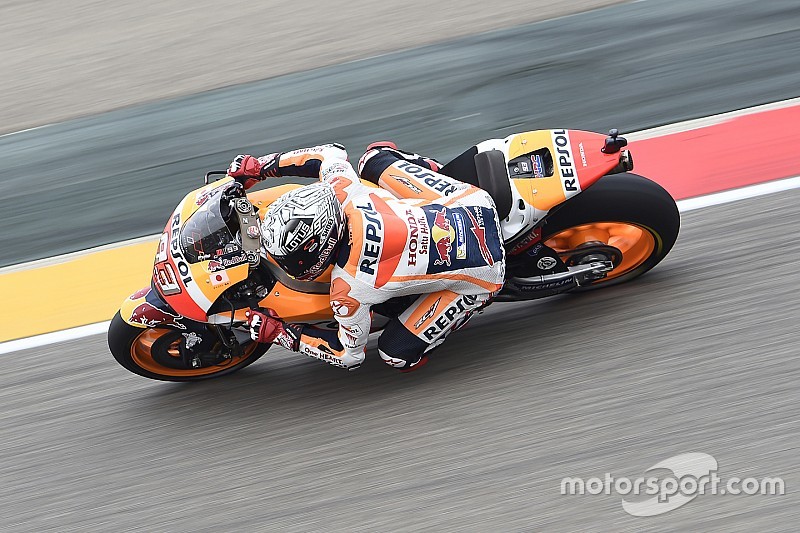 Aragon, Libere 3: Marquez cade, poi fa il miglior tempo. Rossi solo nono