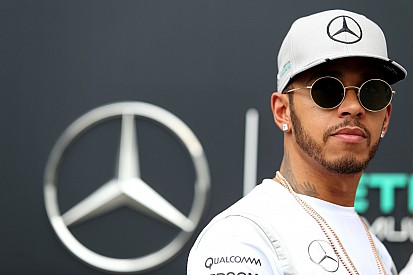 Hamilton se toma la lucha por el título carrera a carrera