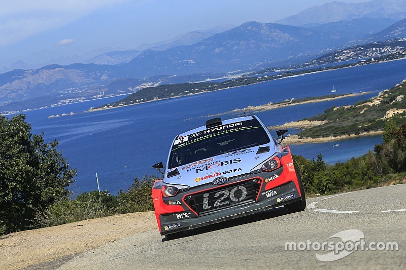 Corsica WRC: Neuville kruipt dichter bij leider Ogier