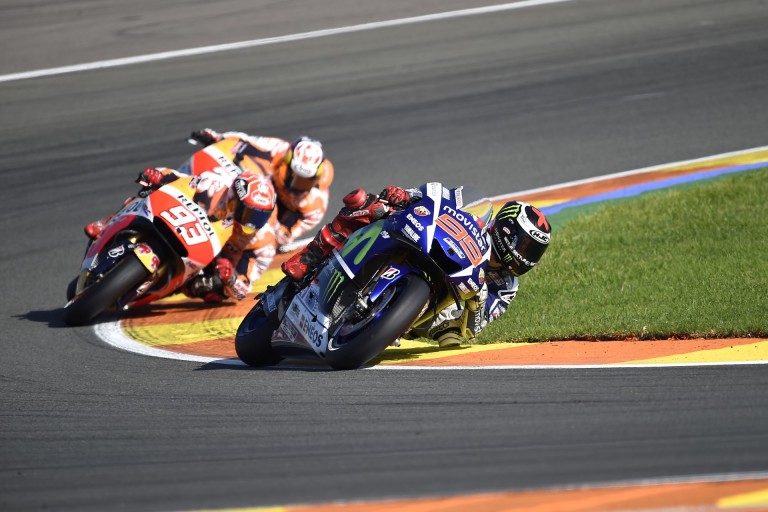 Ennél cukibb ma nem lesz: figyeld a kisgyereket, hogyan reagál a MotoGP-re