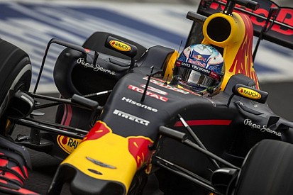Ricciardo majd kiugrik a bőréből: Hamilton OUT, de ő nem szomorkodik emiatt