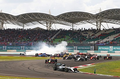 Verstappen megint beszólt: „Vettelnek tudnia kellene, hogy nem lehet futamot nyerni az első kanyarban És még én vagyok agresszív