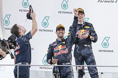 Elég volt a cipőből: Rosberg reméli, idén nem nyer többször Ricciardo