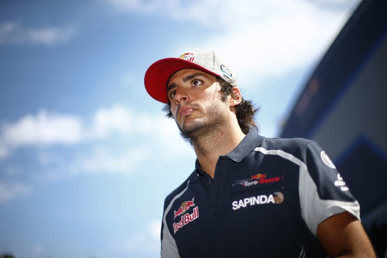 Sainz tudja, hogy nehéz dolga lesz, de cél a TOP 10!