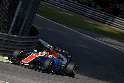 Ocon nem finomkodik: egy belevaló F1-es újonc?