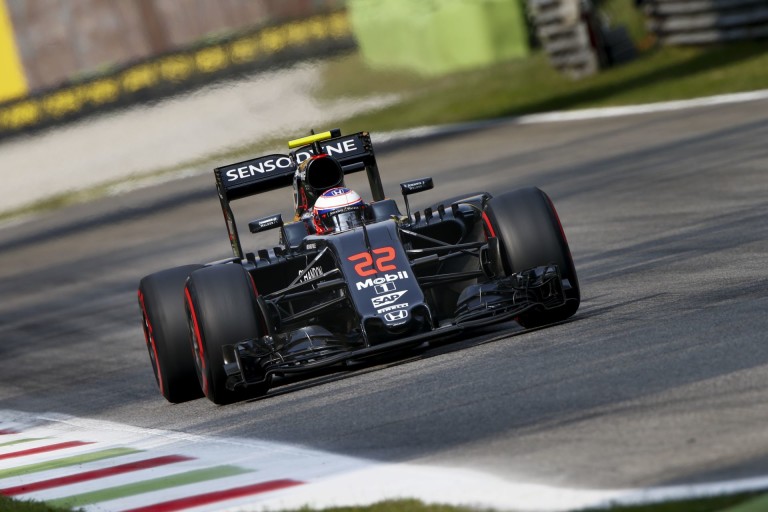 McLaren: Button 2018-ban valóban versenyezhet! Nem vonult vissza!