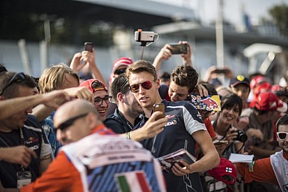 Kvyat: "Nehéz segíteni rajtad, mikor tengernyi sz*rban úszol..."