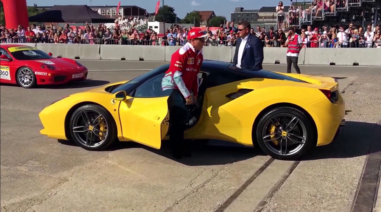 Amikor Raikkönen egy másik bolygón van: így kínozza az utcai Ferrarit