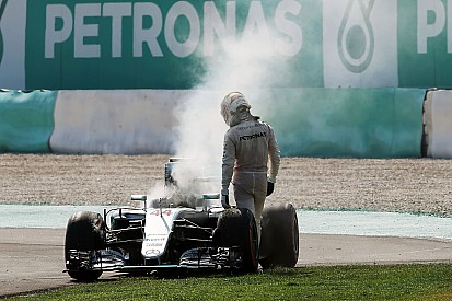 Mercedes: Зв'язку між відмовами двигуна Хемілтона немає
