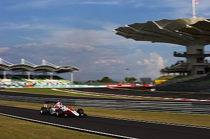 GP3 у Сепангу: Альбон виграє першу гонку, де Вріс вибиває Леклера