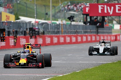 Mercedes опротестував маневри Ферстаппена