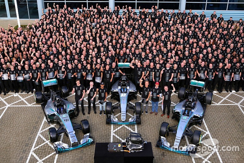 Party in Brackley und Brixworth: Mercedes feiert 3. WM-Titel in Folge