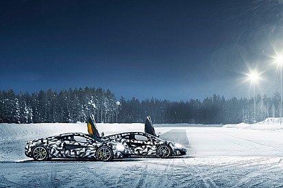 McLaren met ses bolides sur la glace