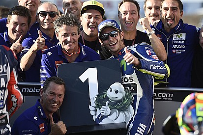 Rossi renace en Motegi y se lleva la pole
