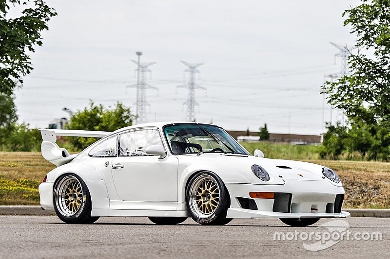 Une porsche 911 GT2 Evo estimée à 1,6 million d'euros