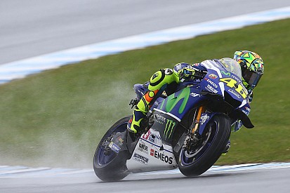 Rossi: “Estas motos no pueden correr con este frío”