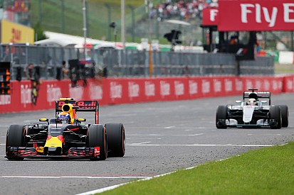 FIA планирует запретить гонщикам смещаться на торможении при обороне