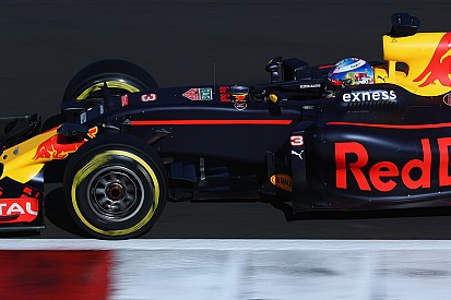 Ricciardo: "Mercedes te grazen nemen bij de start"