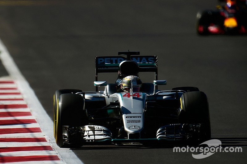 Hamilton is zich bewust van dreiging Red Bull bij de start