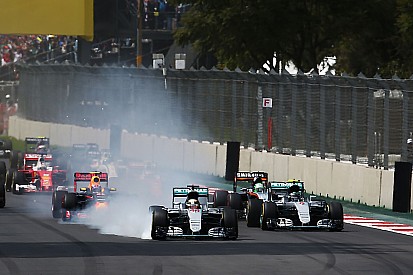 Hamilton: "Geen voordeel gehad van afsnijden bocht 1"