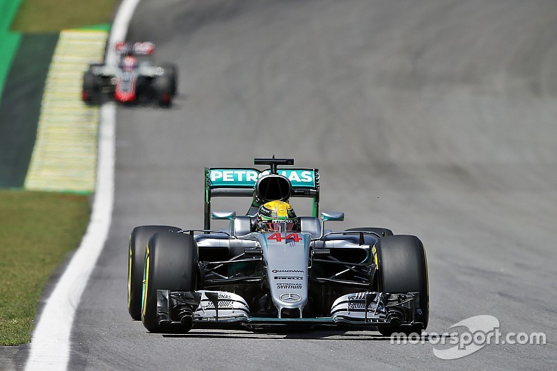 Hamilton dominó el viernes de Interlagos