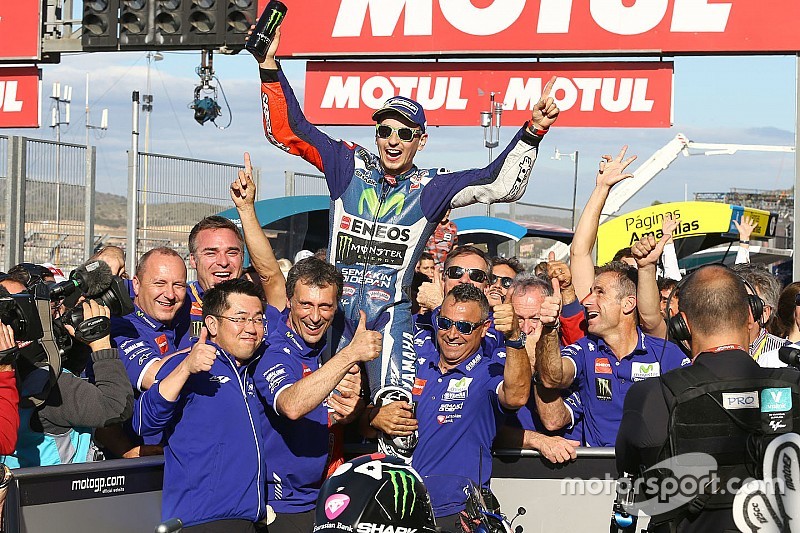 Lorenzo neemt afscheid van Yamaha met klinkende zege in Valencia
