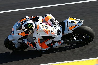 Álex Rins transféré en ambulance à Barcelone