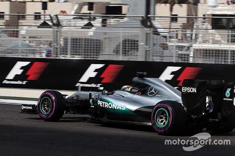 Formel 1 in Abu Dhabi: Enges Mercedes-Duell und Ferrari-Defekt am Freitag
