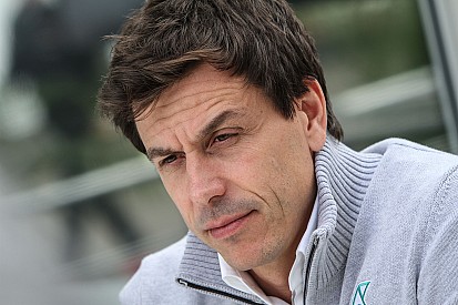 Wolff lijkt niet van plan om 'grote naam' weg te kapen bij concurrentie