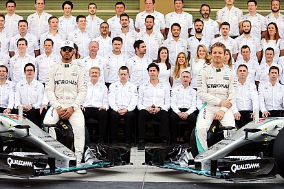 Hamilton - Une situation parfois "inconfortable" chez Mercedes en 2016