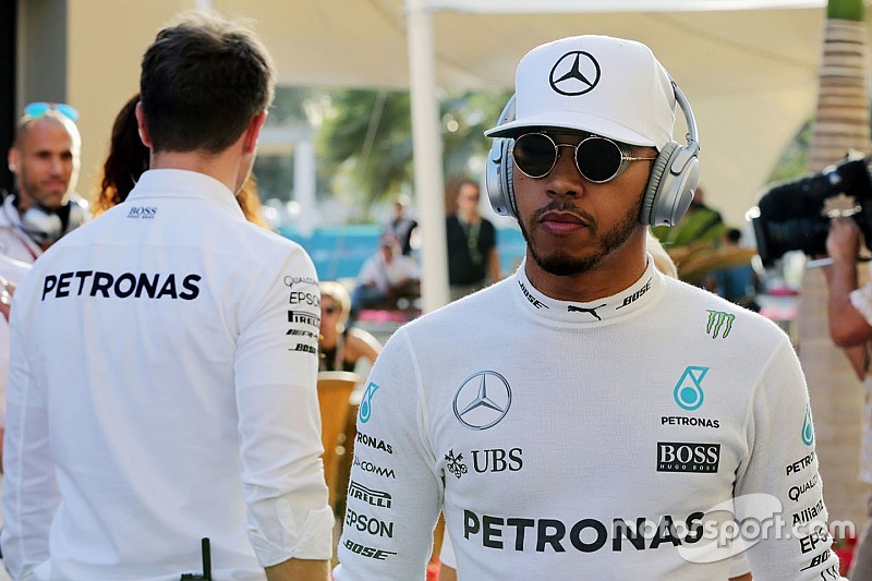 Hamilton siente que Mercedes le faltó al respeto