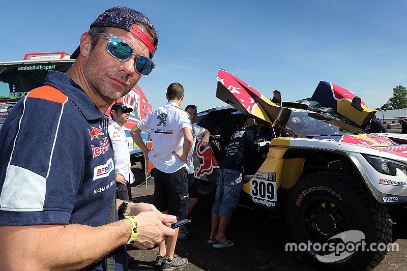 Loeb - Viser la victoire au Dakar serait