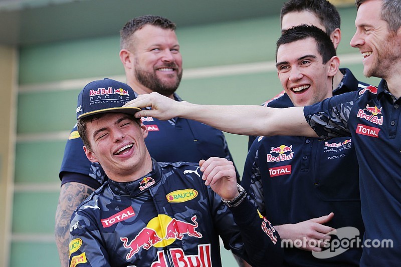 Horner: “Verstappen net een labradorpup die overal zijn neus in wil steken”