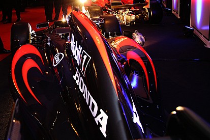 El McLaren MP4-32 supera los crash test