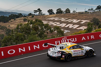 12h Bathurst nach 4 Stunden: Nissan führt turbulentes Rennen an