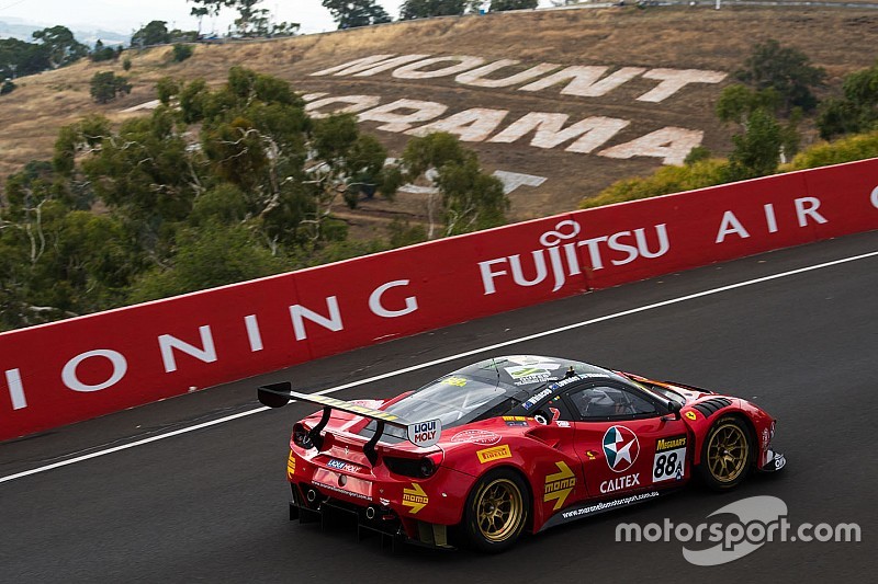 12 uur Bathurst: Ferrari wint, crash voor Van Gisbergen