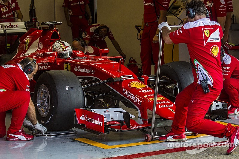 Mercedes: Ferrari ganó ventaja al usar a Vettel en los test de Pirelli