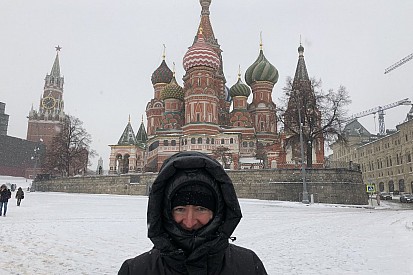 Williams гуляет по заснеженной Москве: фото