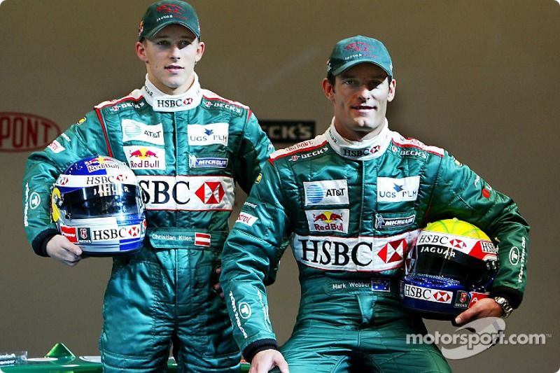 Christian Klien ve Mark Webber pose ve yeni Jaguar R5