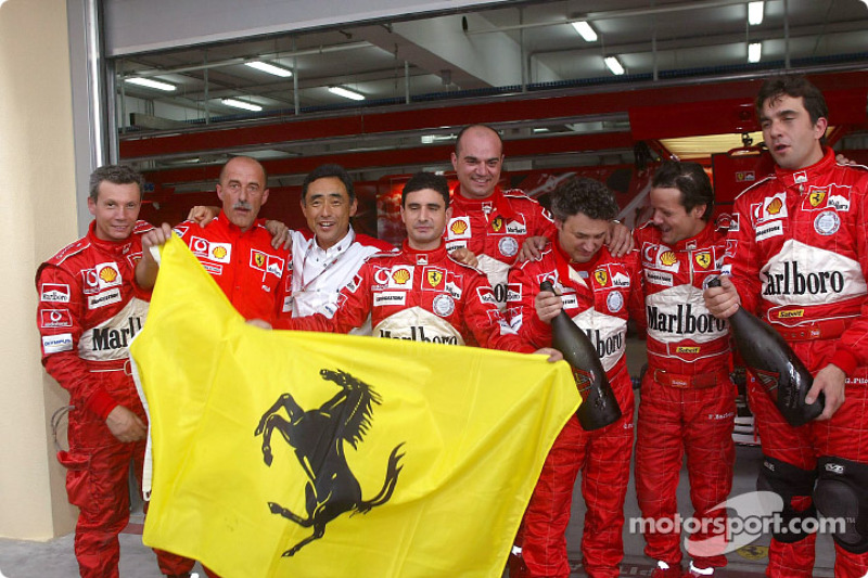 Команда Ferrari святкує перемогу