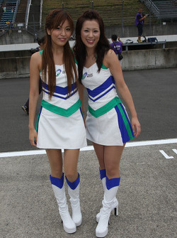 Schattige Twin Ring Motegi meisjes
