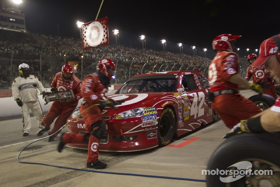 Pit stop for Juan Pablo Montoya, Earnhardt Ganassi Racing Chevrolet