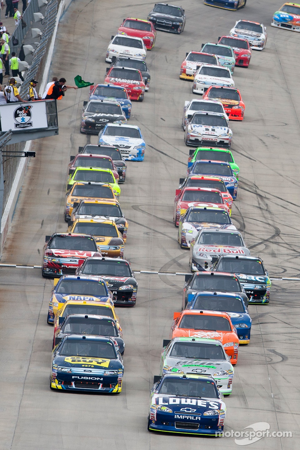Start: Jimmie Johnson, Hendrick Motorsports Chevrolet leads the field