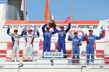 GT500 podium: winners Tsugio Matsuda and Joao Paulo de Oliveira, second place Takuya Izawa and Naoki Yamamoto, third place Toshihiro Kaneishi and Koudai Tsukakoshi