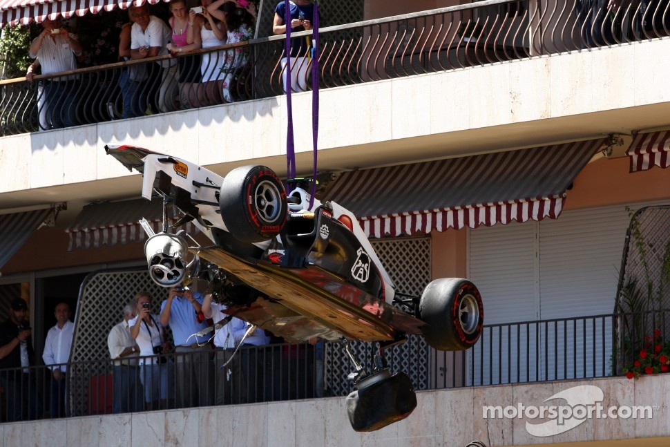 The car after the crash of Sergio Perez, Sauber F1 Team